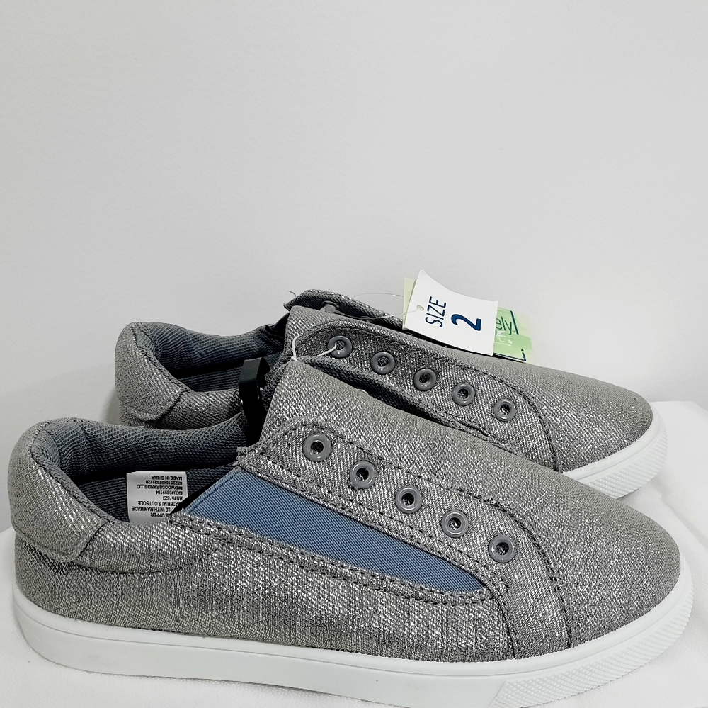 Girl's Silver Pull-on Sneakers Shoes Size #2